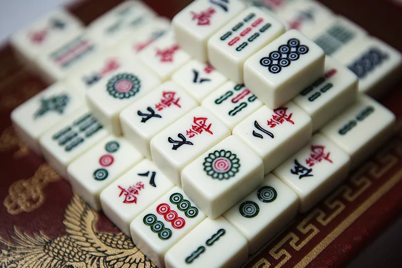Various Mahjong game pieces including tiles and a game board